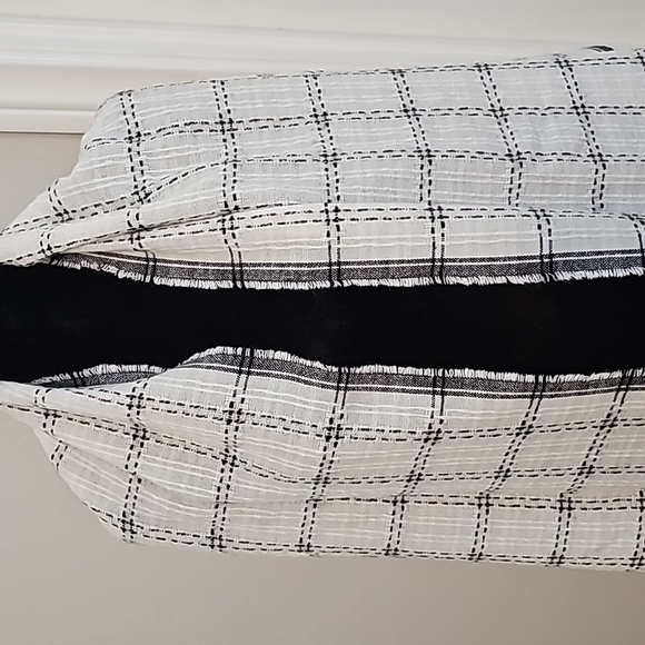 NWOT Chico's Black/White Wrap - Picture 2 of 3